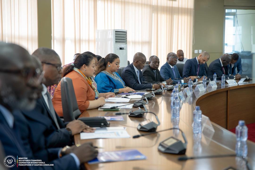 RDC_Minafet's tweet image. 🇨🇩🤝🇪🇺 Ce 19 novembre 2025, le Vice-Premier Ministre, Ministre des Transports, Voies de communication et Désenclavement, Jean-Pierre Bemba Gombo (@TransportsRDC), a procédé à l’ouverture du Dialogue de Partenariat RDC–UE. La Ministre d’État, Thérèse Kayikwamba Wagner…