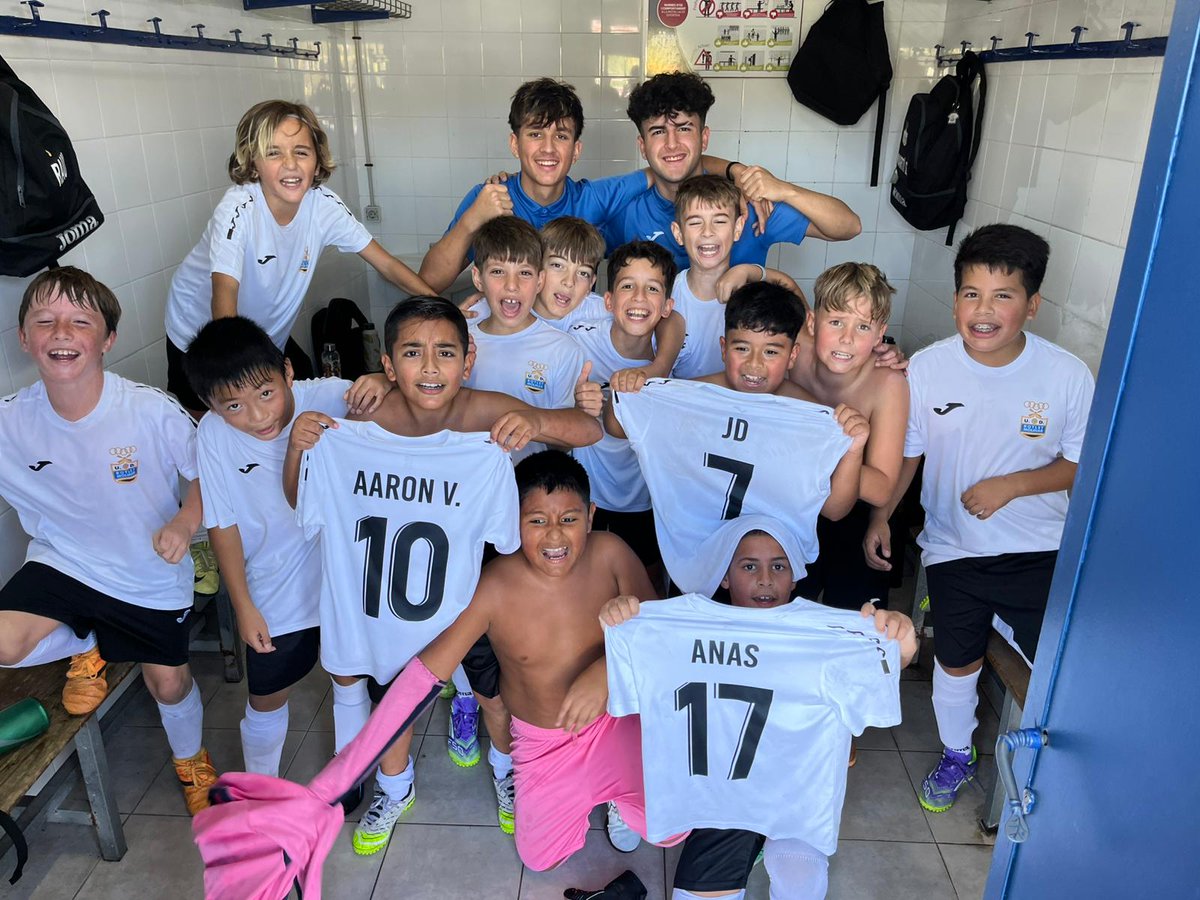 ⚫⚪ Alevín At B / Aquí están sus caras 😀 de felicidad después del gran partido realizado frente a La Union. Seguimos con la formación y valores de los pequeños de club 🏋🏻‍♂️⚽