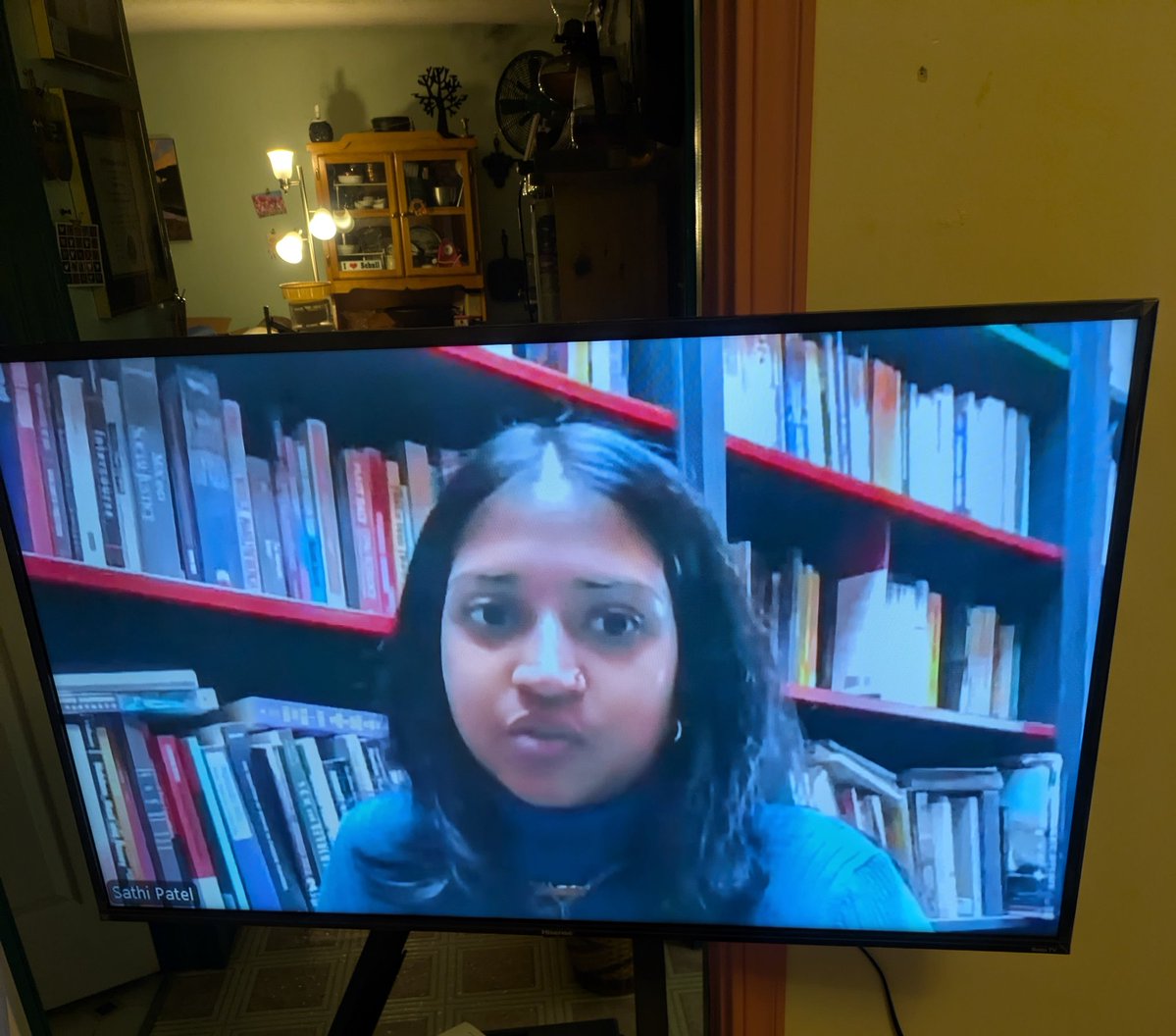 ohegarty's tweet image. My dawn walk is now gonna happen indoors a lot for the next few months so I dragged out the dusty TV today in order to watch @TWVnewsletter on @MatriarchyTimes. 

The revolution may not be televised but today&apos;s broadsheets are digital. Fabulous sesh women. Onwards we trudge x