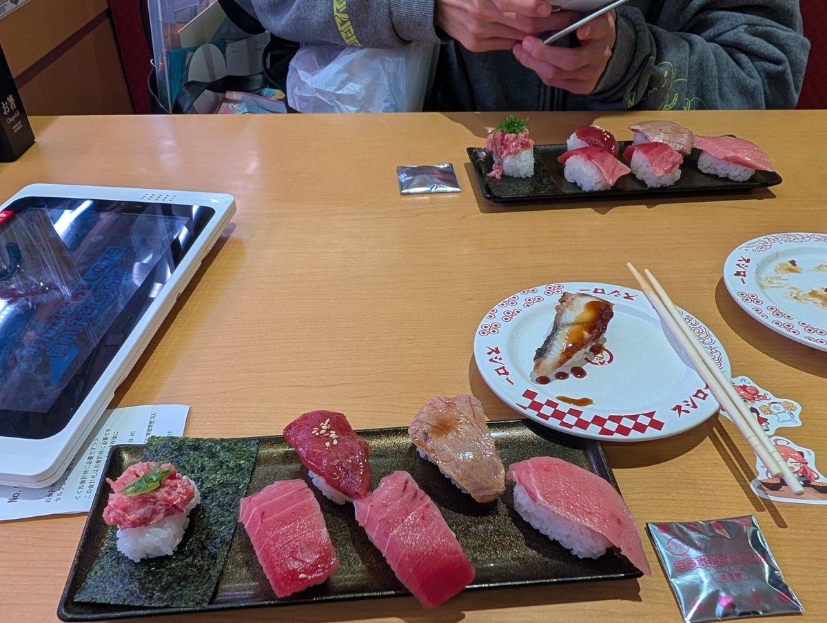 ライブ中入らなかった組はスシロー！
みこちのグッズまだあって良かった〜
番号35の逆の数の53だった()
#にゃっはろ〜スシろ〜
#スシローさくらみこコラボ