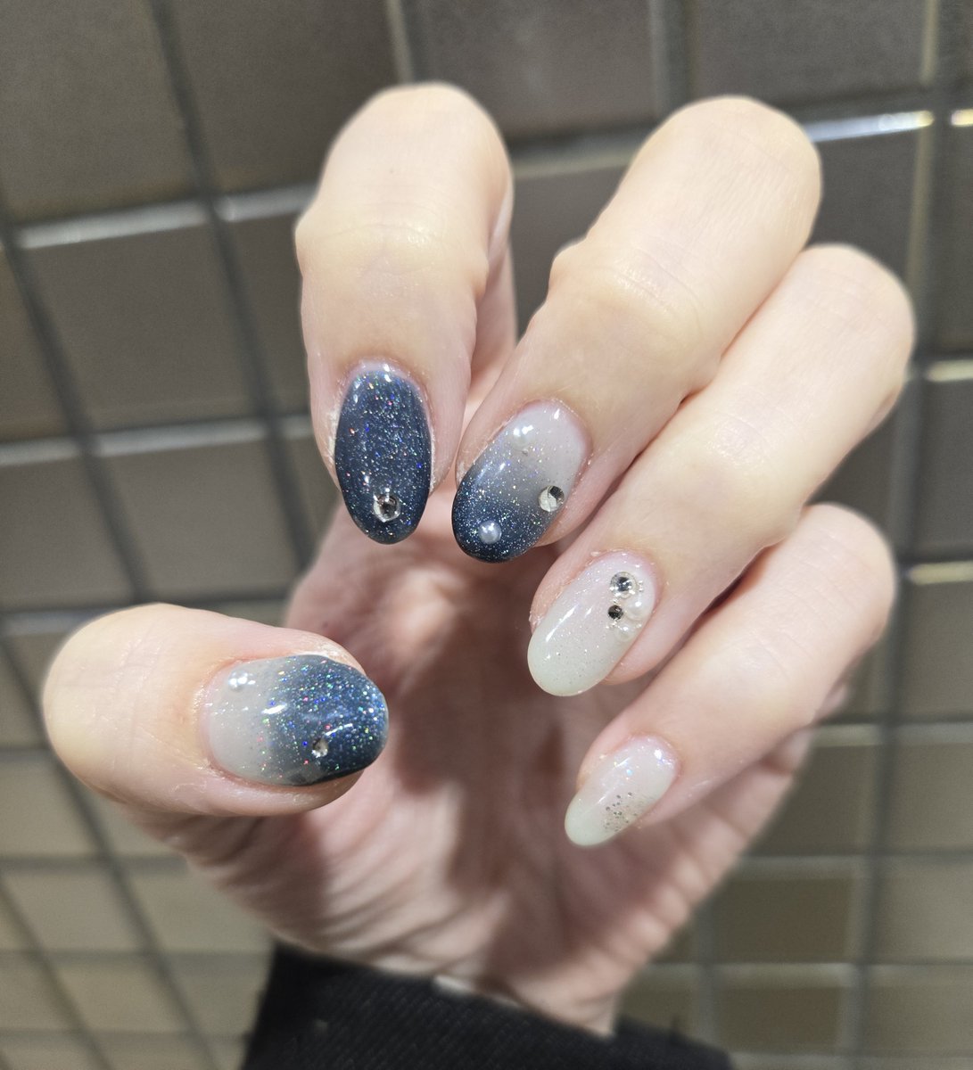 諸事情によりネイル変えました。めちゃくちゃ可愛い！！！！❄💙