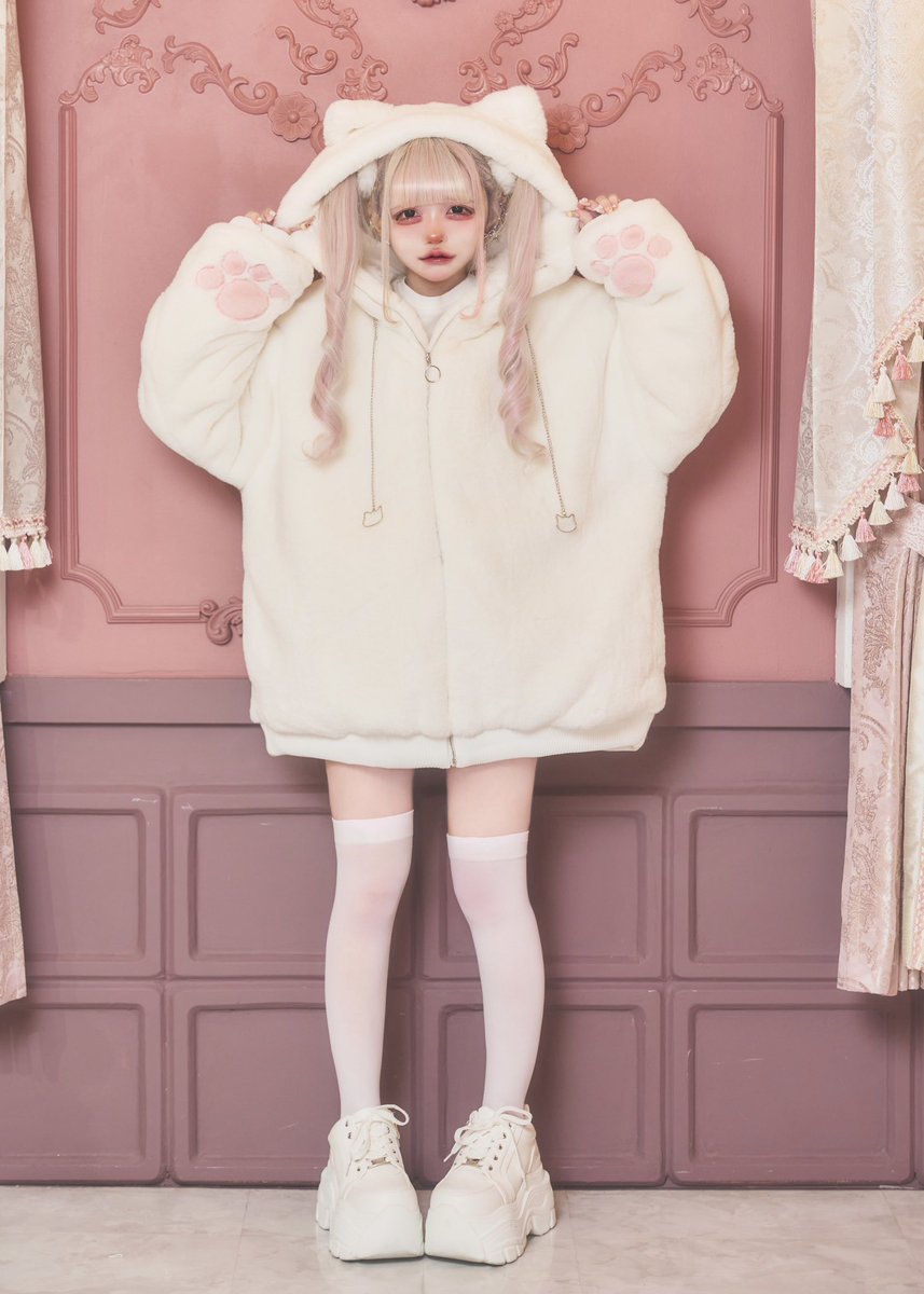 nyanMe_info's tweet image. ┈┈┈┈┈┈┈┈┈♥♡♥┈┈┈┈┈┈┈┈┈┈

                𝐧𝐲𝐚𝐧 𝐌𝐞 𝟑𝐫𝐝 𝐜𝐨𝐥𝐥𝐞𝐜𝐭𝐢𝐨𝐧

♥ ねこちゃんあうたー
     （ WHITE / BLACK ）

♥ -¥17,900(税込)

♥ 11/22(金)18:00 《予約販売開始》

🔗 nyanme.tokyo/items/123426698