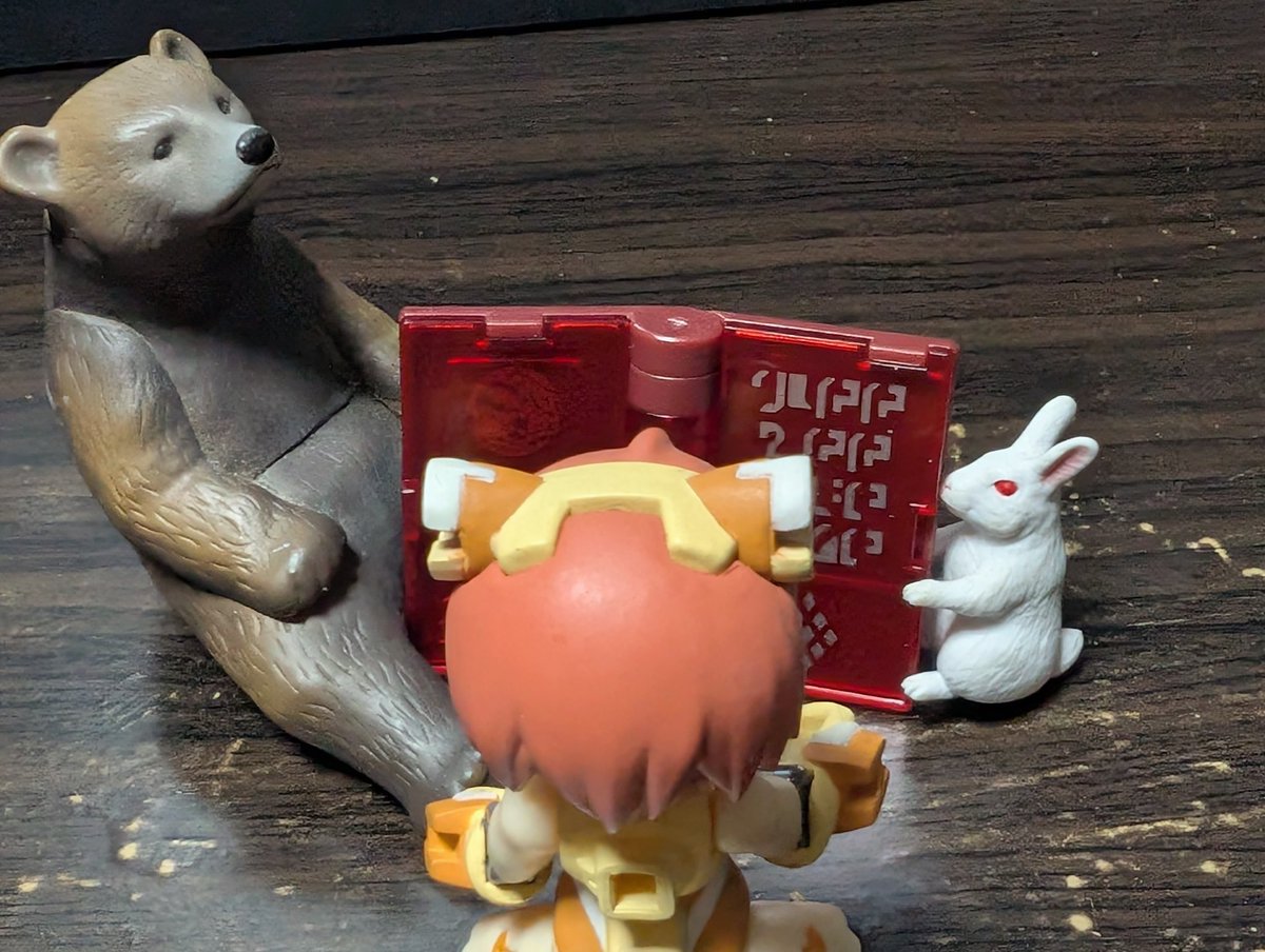 coconuts30MM's tweet image. おやすみなさい🍁🐰🐻

ふむふむ🍁
読書の秋ちゃんだね、本持っててあげる🐰🐻