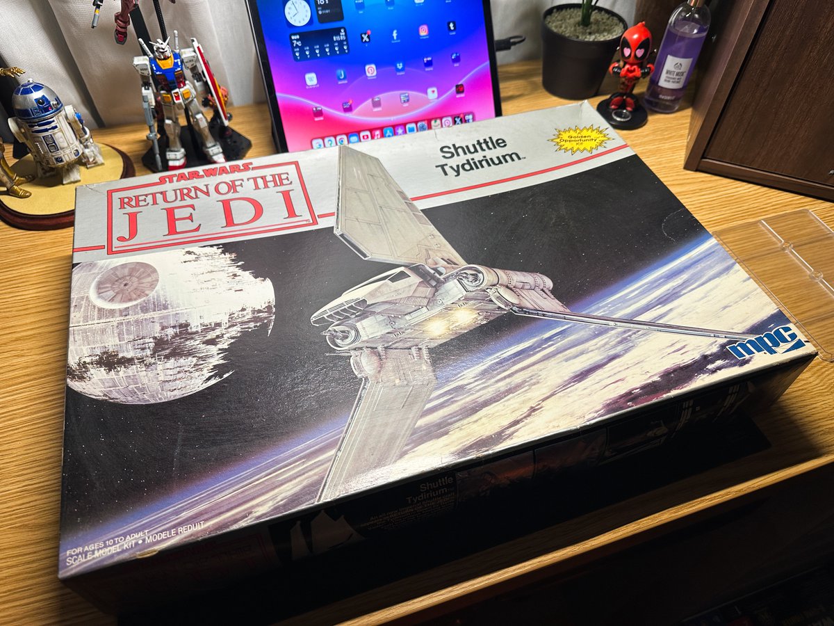 Ani_Kuzunishi's tweet image. メガサイズガンダムにするか散々迷い散らかした結果、次はコレを作ろうかなと。
#mpc #ShuttleTydirium #StarWars