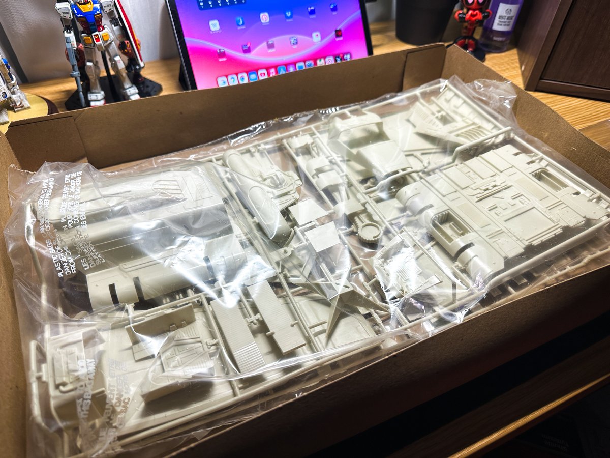 Ani_Kuzunishi's tweet image. メガサイズガンダムにするか散々迷い散らかした結果、次はコレを作ろうかなと。
#mpc #ShuttleTydirium #StarWars