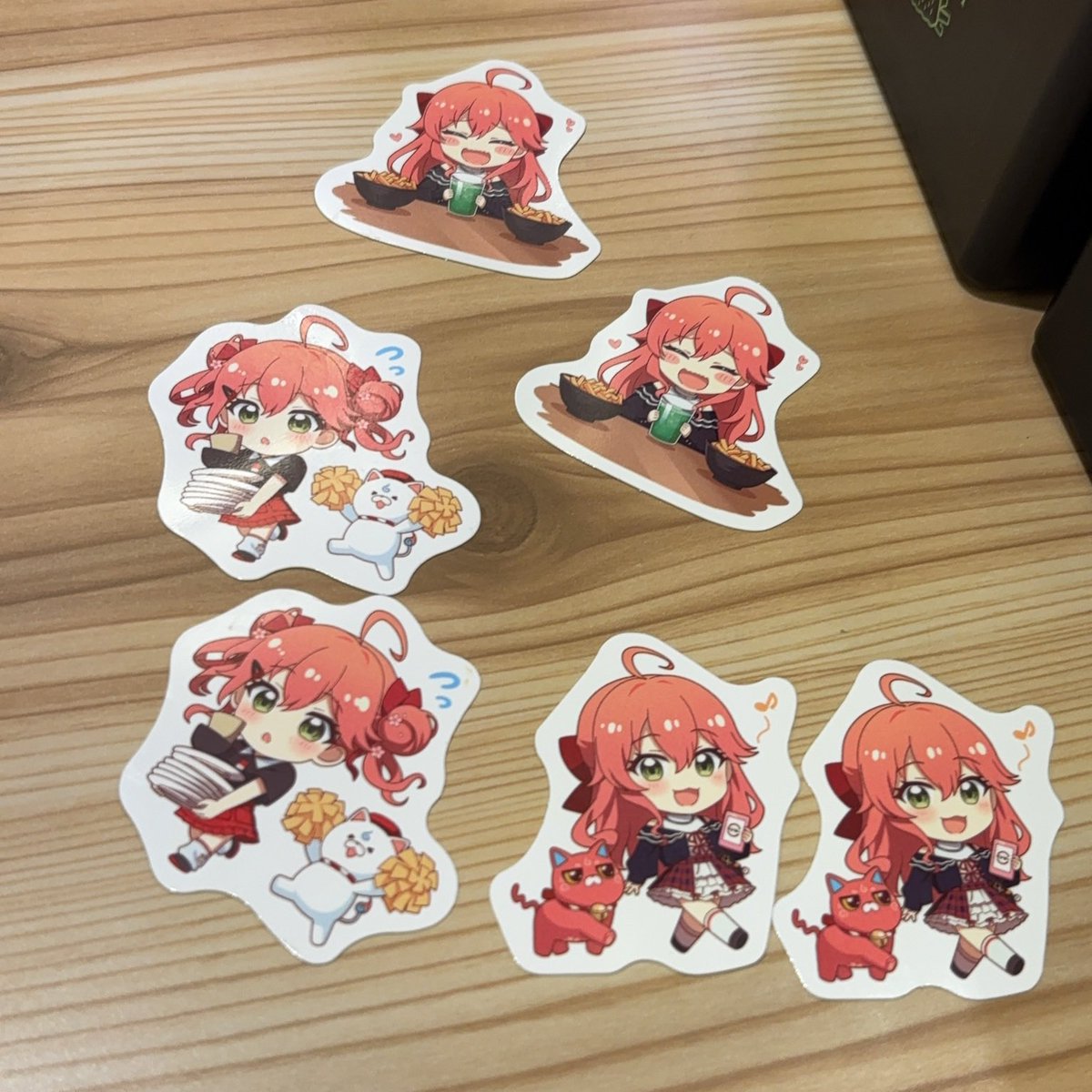 みこちを連れてスシローコラボ行ってきた！
巫女衣装のみこちと35Pのピック欲しかったけど見事に2個づつ3種類だけ揃った笑
また、機会があったら行きたい！
 #スシローさくらみこコラボ