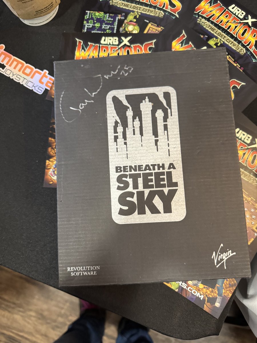 Always happy to sign a Steel Sky box 🙌😎