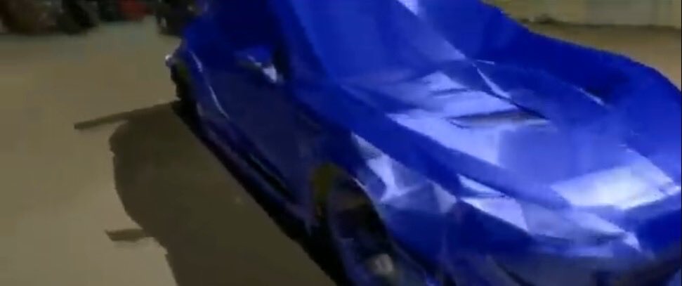 SeptillionGames's tweet image. 【ニードフォースピード開発裏話】
この実写PV、
実写からゲーム画面にスッ…と入るあの瞬間。
あれ、実は…
最初からほとんど全部CGなんです🚗💨

当時としてはまだ珍しかった物理ベースレンダリングをいち早く取り入れ、質感・光沢・反射を本物そっくりに再現。…