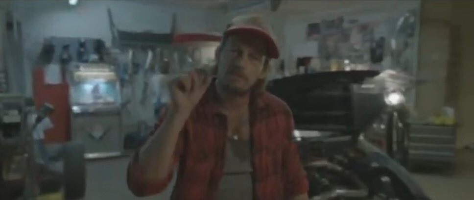 SeptillionGames's tweet image. 【ニードフォースピード開発裏話】
この実写PV、
実写からゲーム画面にスッ…と入るあの瞬間。
あれ、実は…
最初からほとんど全部CGなんです🚗💨

当時としてはまだ珍しかった物理ベースレンダリングをいち早く取り入れ、質感・光沢・反射を本物そっくりに再現。…