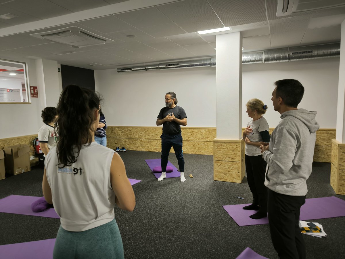 La_UPM's tweet image. 🎉¡Siguen las actividades en #UPMConecta! 
Ayer aprendimos a conectar con nuestro interior y a colaborar en grupo en una actividad organizada en  @inefmadrid dentro de #EELISA.
🧘‍♀️Un taller práctico muy útil. ¡Te esperamos en más actividades en UPM Conecta!
#somosUPM