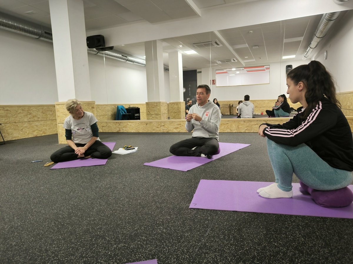 La_UPM's tweet image. 🎉¡Siguen las actividades en #UPMConecta! 
Ayer aprendimos a conectar con nuestro interior y a colaborar en grupo en una actividad organizada en  @inefmadrid dentro de #EELISA.
🧘‍♀️Un taller práctico muy útil. ¡Te esperamos en más actividades en UPM Conecta!
#somosUPM