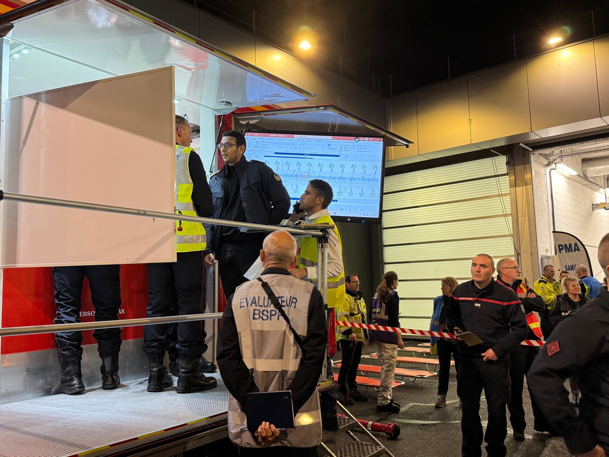 Prefet92's tweet image. 🚨 Dans la nuit du 6 au 7 Novembre, un exercice de sécurité s’est déroulé  sur le Duplex A86, sous la coordination de la préfecture des  Hauts-de-Seine.


Aux côtés de Cofiroute, du @SAMU92_SMUR, des @pompierparis,  de la @CroixRouge92, et de la @PCParisSeine, Djilali Guerza,…