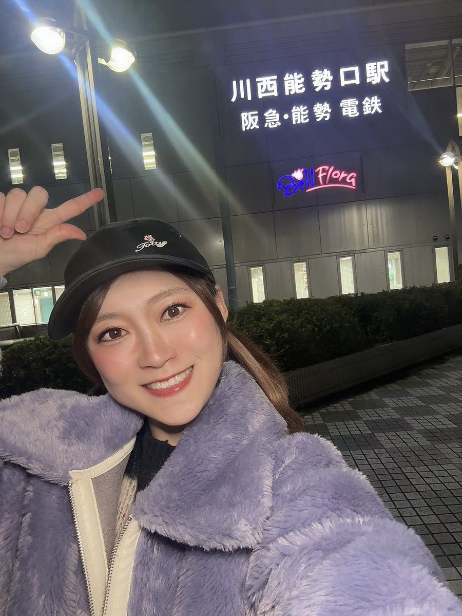 #川西能勢口駅前 にて #Otomachi🎤✨️
寒い中早い時間やのに会いに来てくれたみんなありがとうー♥️😭
そして、声ガスガスでごめんなさい🥲
息しやすくなったけど、声はまだ戻ってきてなかったみたいだ。。。🥺
今日も来てくれたみんなに支えられた1日でした🍀
暖かくして休もうねー🌻☺️