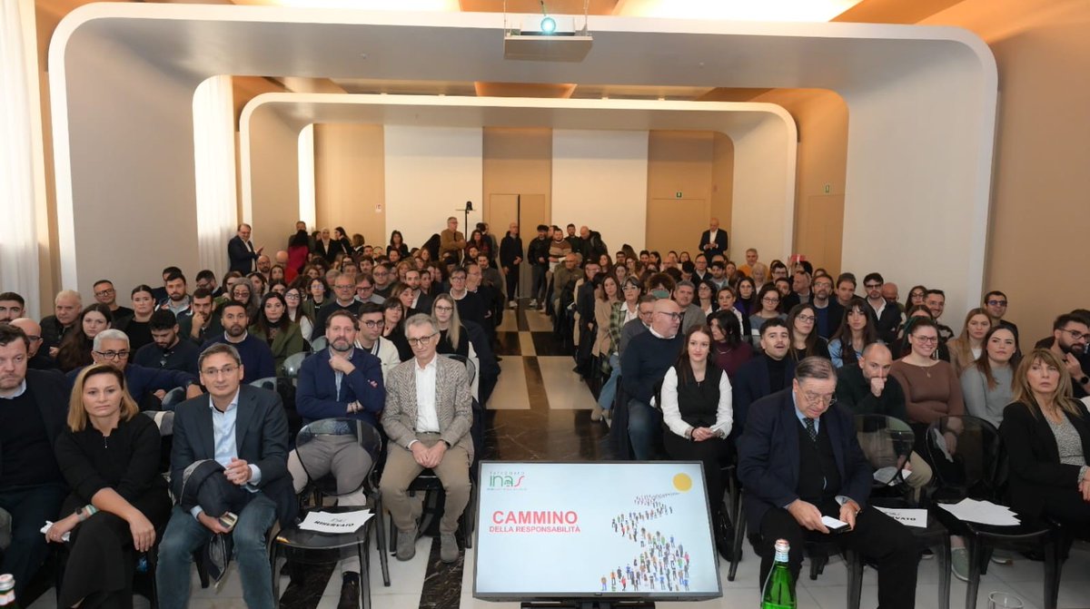 InasCisl's tweet image. Oggi a Roma, la comunità Inas ha percorso il “Cammino della responsabilità”, portando testimonianze dai luoghi della prossimità e incontrando Daniela Fumarola, Segretaria Generale @CislNazionale, e Roberto Pezzani, Segretario Generale @FnpCisl