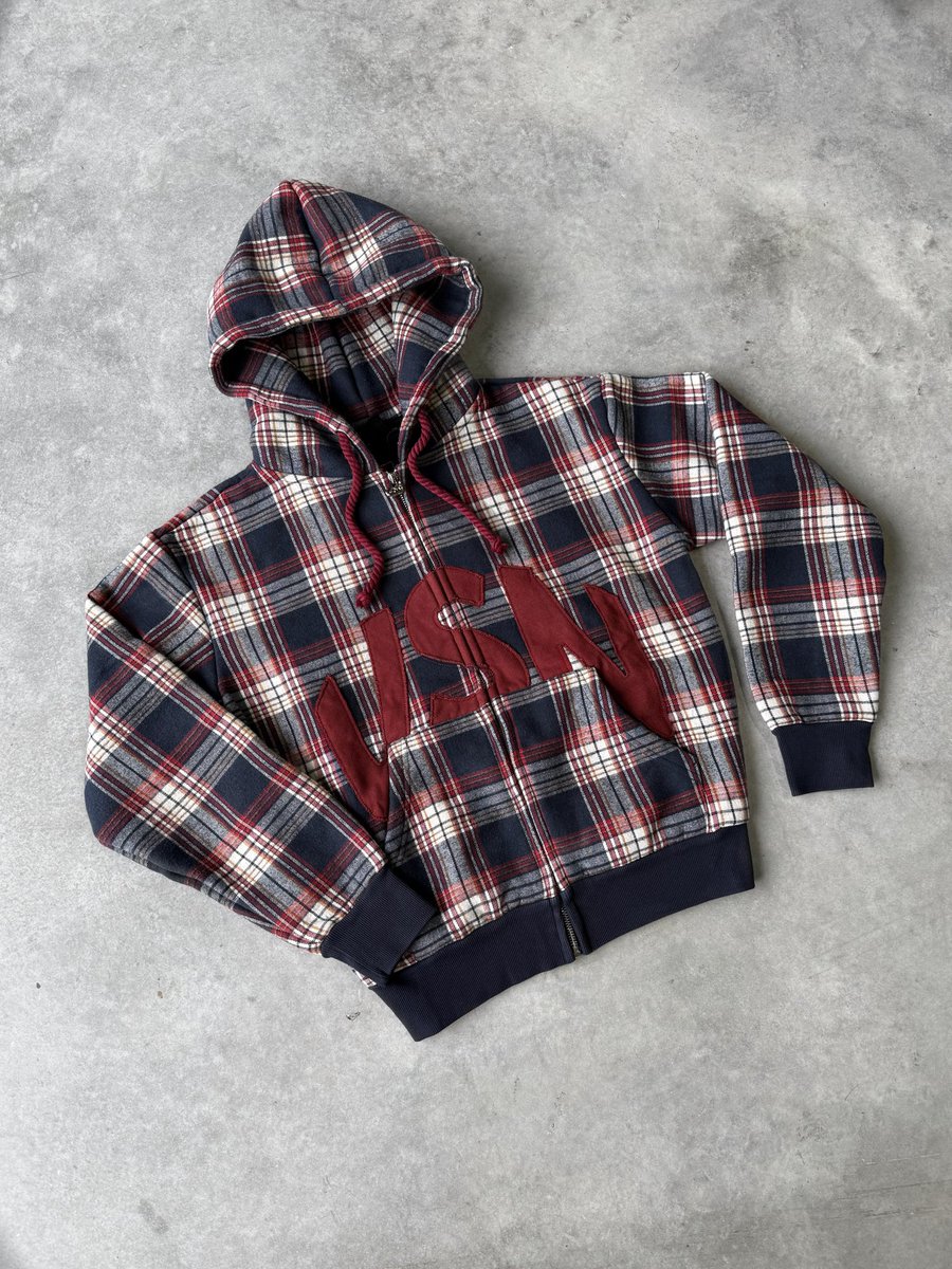 808vision_'s tweet image. J’offre ces 4 items 

RT &amp;amp; Follow

✋🏽🙂‍↕️c’est la maison qui offre