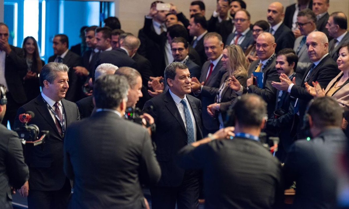 Bu arada aynı ortamda suriye pkk'sı elebaşı terörist şahin cilo (mazlum Abdi) da var. Tam Ahmet Davutoğlu'na yakışır bir ortam.