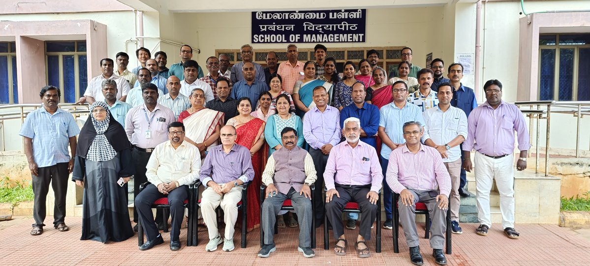 PU_PondyUni's tweet image. Vice-Chancellor Prof. P. Prakash Babu addressed the gathering on the occasion of the 41st Foundation Day of the School of Management. He highlighted the School’s remarkable journey and appreciated its significant contributions to academic excellence.