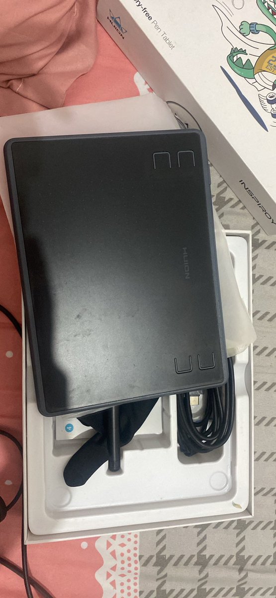 alkamoraaa's tweet image. #prelove pentab HUION H430P pengiriman dari Bandung, good condition. + gloves. Cuma pernah dipake sesekali, harga: 320.000 harga awal 352.444
