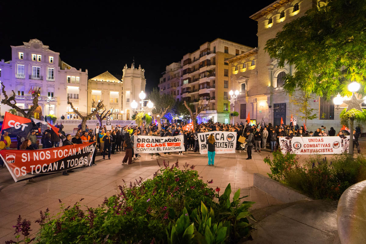 🟥⬛️ El Aragón antifascista llama a llenar las calles este 20N contra el odio, el racismo y la impunidad franquista. <a href="/CordiAntifaZgz/">Coordinadora Antifascista de Zaragoza</a> en Zaragoza y varias organizaciones en Uesca convocan movilizaciones y animan a organizarse para afrontar “los tiempos decisivos que vienen”: