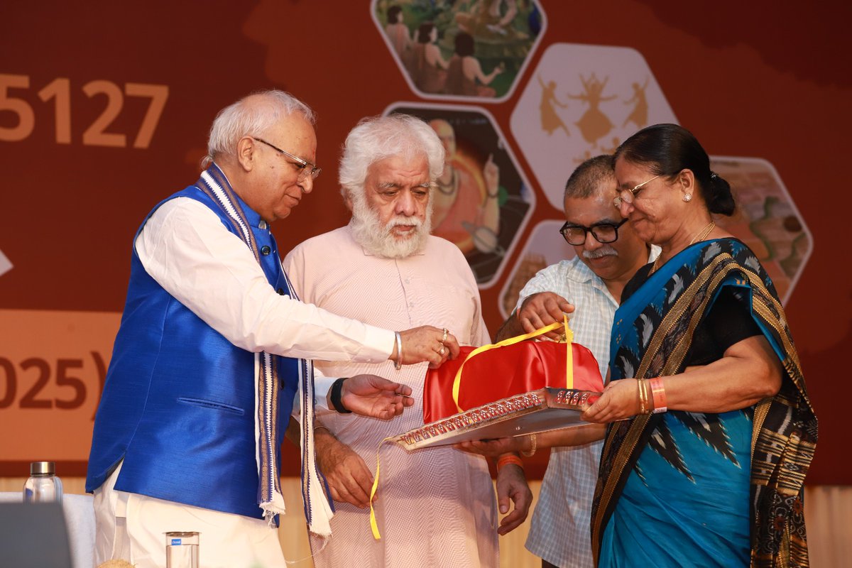 SamPromotion's tweet image. 📚 Book Launch at Samskrita Bharati Akhil Bhartiya Adhiveshan 2025 on 9th Nov.,25📚
The much-awaited “Lilavati” book was formally launched at Amrita Vishwa Vidyapeetham, Coimbatore.
Graced by eminent personalities:
Prof. Ramesh Pandey , Sh. Satyanarayan , Dr. Chand Kiran Saluja.