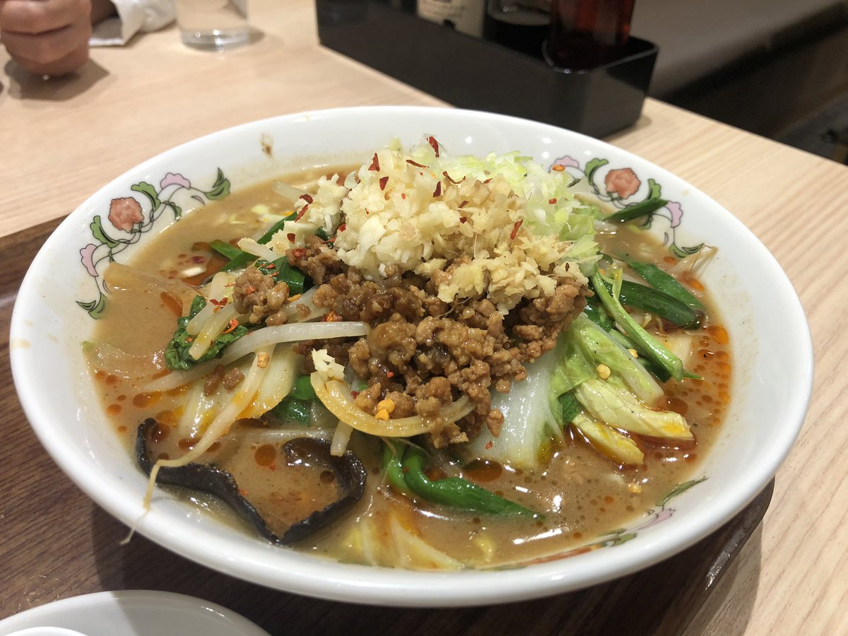 tfkd3's tweet image. 昨日のラーメンが物足りなかったのか
夜またラーメン
限定モノ？か知らんけど難しい名前でした
汗だくになることを想定していたが
美味しくいただきました(笑)

おーラジにステッカーもらいに行ったら
ステキなポスター見つけた！
行きてぇなぁ
#ラーメン
#おーラジ
#TKWO
#トリハダもの
#有給消化案件