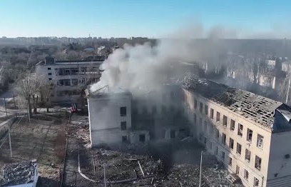 oneworldaffairs's tweet photo. Ukraine hits Russia with a $44 B climate bill — claiming war‑fueled CO₂ and forest fires created 237 m t CO₂‑eq. First‑ever “emissions reparations” move—war isn’t just about land &amp; bombs anymore, it’s about air &amp; trees too. #Ukraine #Russia https://t.co/qgVnHSgLAw