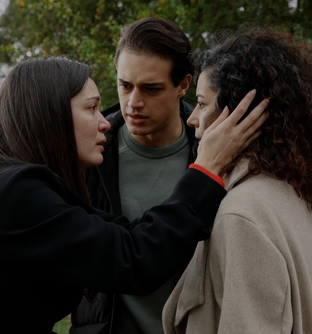 Rosi87651014's tweet image. Annenin akli gitmiş gibi inşallah çobuk düzelir yoksa vay azizenin haline 😢#HazalSubaşı #Azize #Sahipsizler