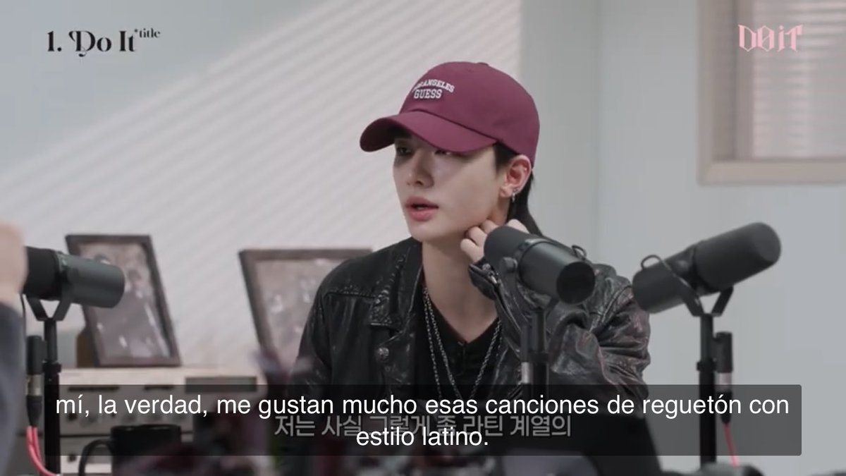 BooLilyt_'s tweet image. Hyunjin diciendo eso y yo perdiendo la compostura… LATAM, ESTO ES PARA NOSOTROS