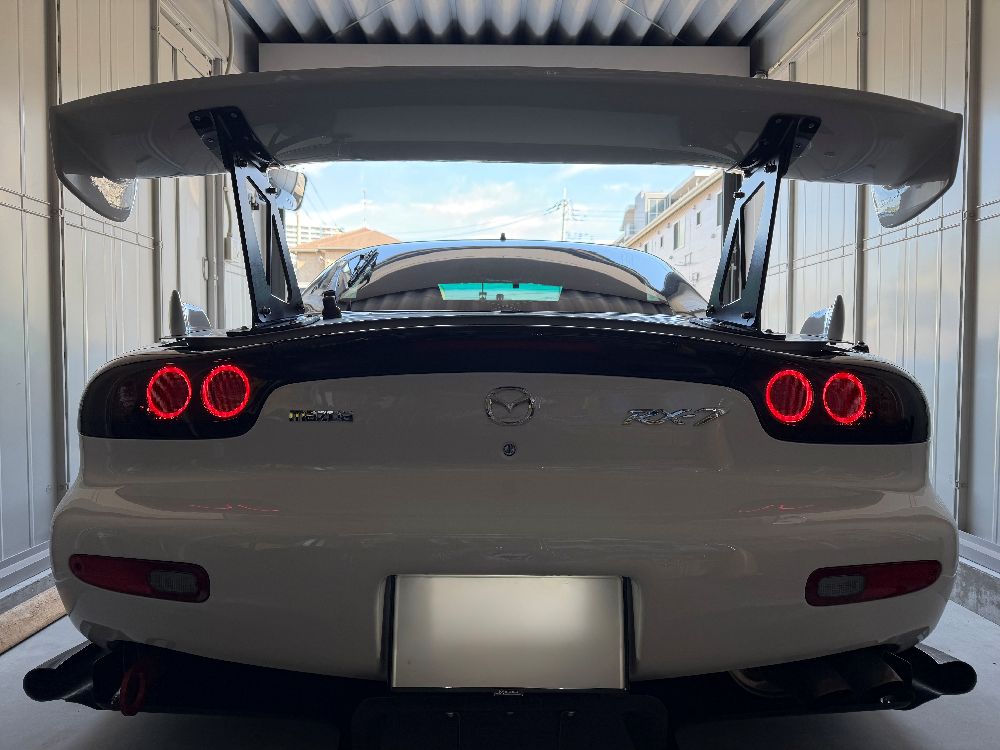 QestJapan's tweet image. RX7　FD3SのフルLEDテールランプ、セミオーダーメイド製作。

後期ベースで外周リング＋内周は敷き詰めデザイン。
外周リングと内周間を遮光し、別回路で製作。

qestjapan.com/mdiary/entry/2…

#fd3s  #RX7