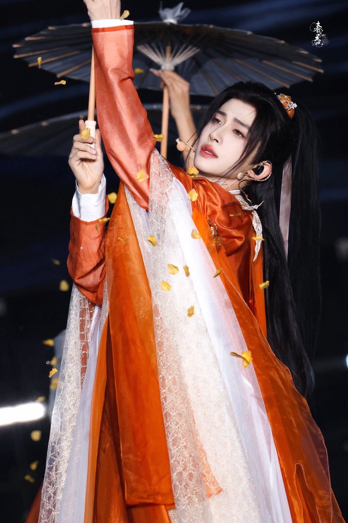 G_Charlie_Liuyu's tweet image. 20251116  矜贵~🍊
Cr.春入盏

#LiuYu #刘宇 #リュウユ
#리우위 #หลิวอวี่ #LưuVũ