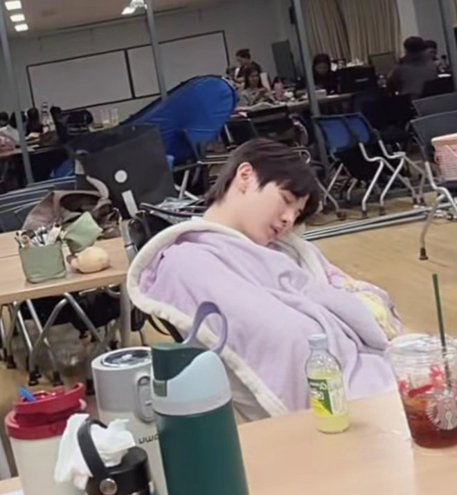 Mrn33317's tweet image. อ้วมแบตหมดละค้าบ หลับป้อกเลย🥹🫳🏻