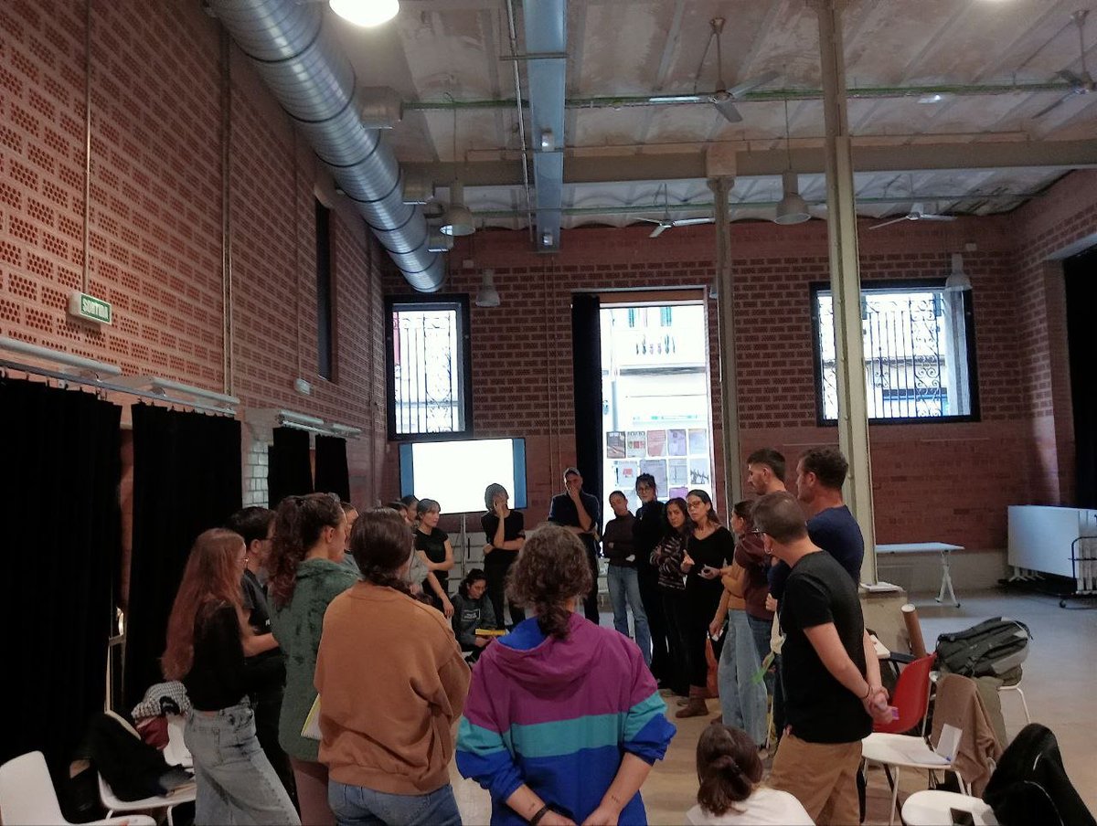 ciutatinvisible's tweet image. Les teories i pràctiques feministes són cabdals per un cooperativisme i una economia solidària transformadora. Al #PostgrauESSCoop potent doble sessió: Karolyna Núñez @Espailatregua sobre Feminismes del Sud Global i Elba Mansilla @ciutatinvisible sobre Economia Feminista. Grans!