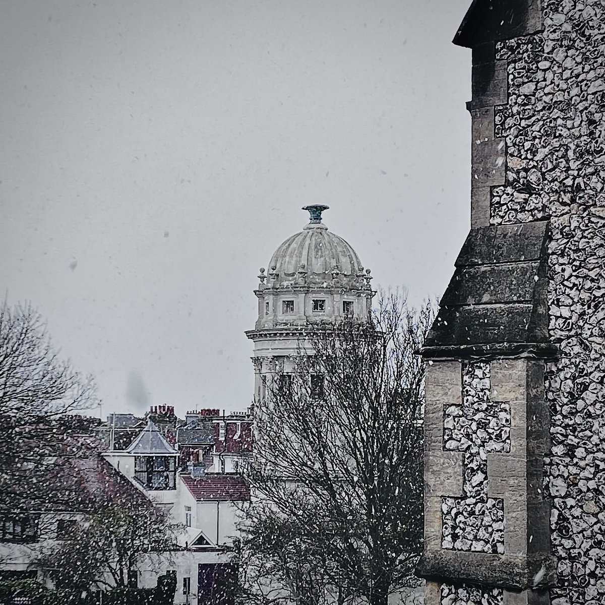 <a href="/AlexisGreenTV/">Alexis Green</a> <a href="/BBCSouthWeather/">BBCSouthWeather</a> Snowing now over The Pepper Pot, Queen’s Park/St Luke’s Church - Brighton. BN2  🌨️🥶❄️My Photo 😶‍🌫️😨
