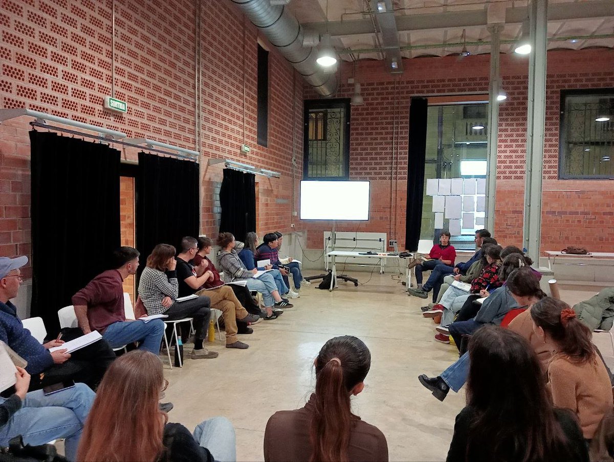 ciutatinvisible's tweet image. Les teories i pràctiques feministes són cabdals per un cooperativisme i una economia solidària transformadora. Al #PostgrauESSCoop potent doble sessió: Karolyna Núñez @Espailatregua sobre Feminismes del Sud Global i Elba Mansilla @ciutatinvisible sobre Economia Feminista. Grans!