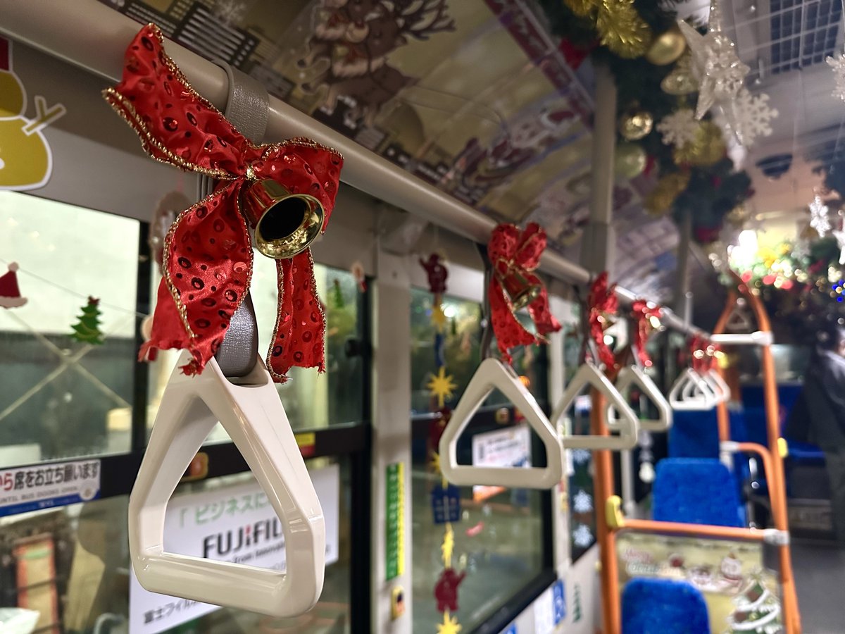 kantobustochigi's tweet image. 🎄クリスマスラッピングバスを展示します🚍
11月24日(月･祝)に開催される【乗ろうよ！フェア&amp;amp;バスフェスタ2025】で展示します🚌
今回は漫画家の ＃一葵さやか先生 にデザインしていただきました😆
皆様ぜひ #クリスマスバス を見に来てください🎁
翌日11月25日(火)より運行開始です✨
#MerryChristBus