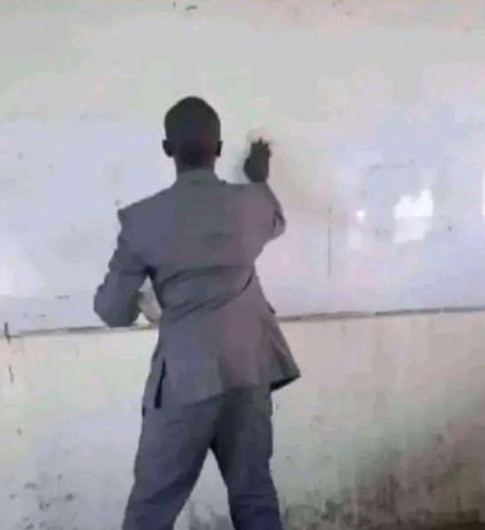 YaneKariuki's tweet image. Today&apos;s lesson I want us to learn about nouns that remain the same in singular and plural form. For example; Sheep