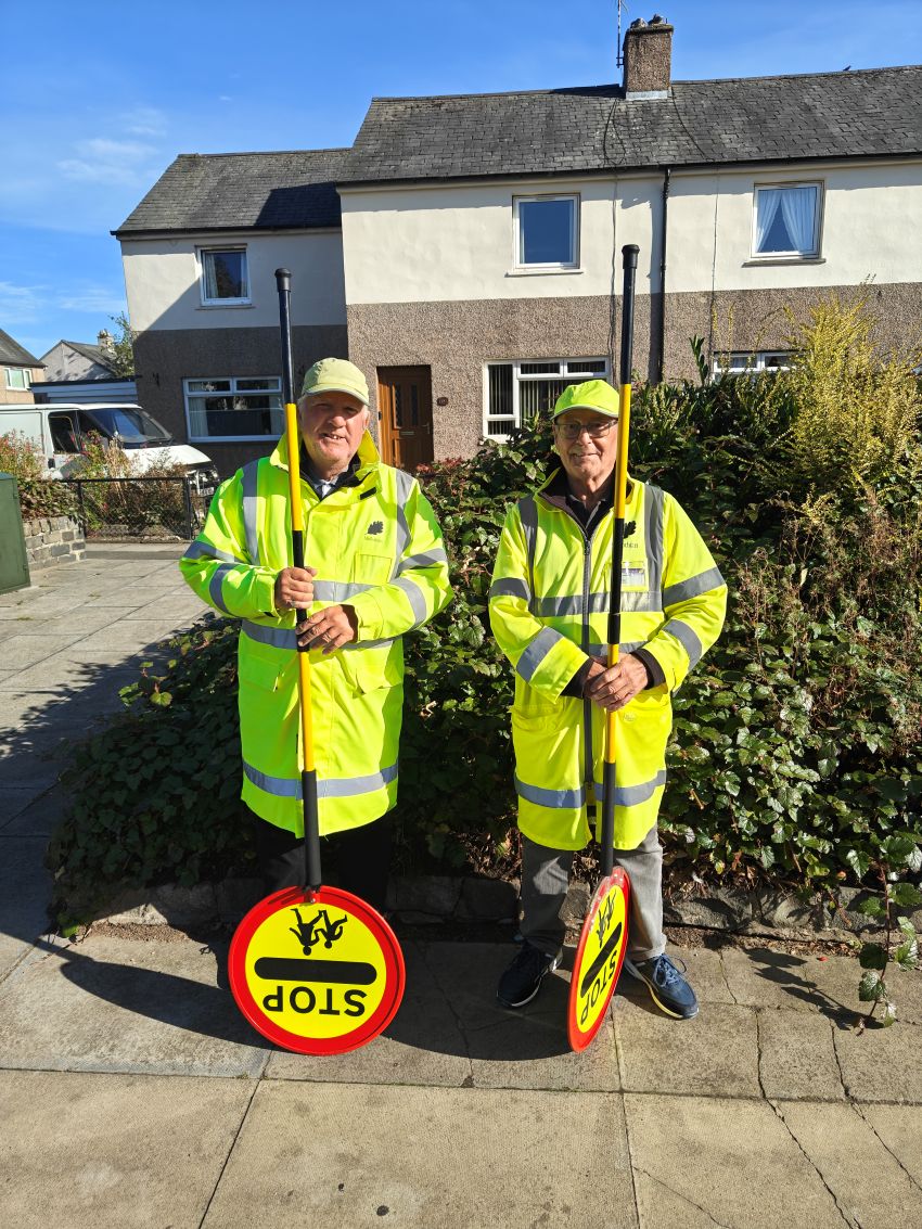 midgov's tweet image. 👋 Want to be a school crossing guide like John &amp;amp; Charles? We’re hiring in #Penicuik &amp;amp; #Midlothian! 🕒 7–11 hrs/week. Charles said: “Best part is meeting the kids &amp;amp; parents daily &amp;amp; watching them grow.” 
 📧 Campbell.orr@midlothian.gov.uk
 📞 07901764325
@mideduteam @midearly