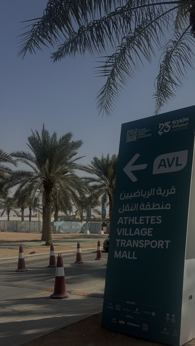 SmaherAd's tweet image. سعيدة جدًا بتطوعي كجزء من الفريق الطبي في دورة ألعاب التضامن الإسلامي ⛹🏽‍♀️🏟️🤾

حدث رياضي ضخم وتنظيم يُشكر عليه كل القائمين عليه 👏🏻🤍!
#ألعاب_التضامن_الإسلامي