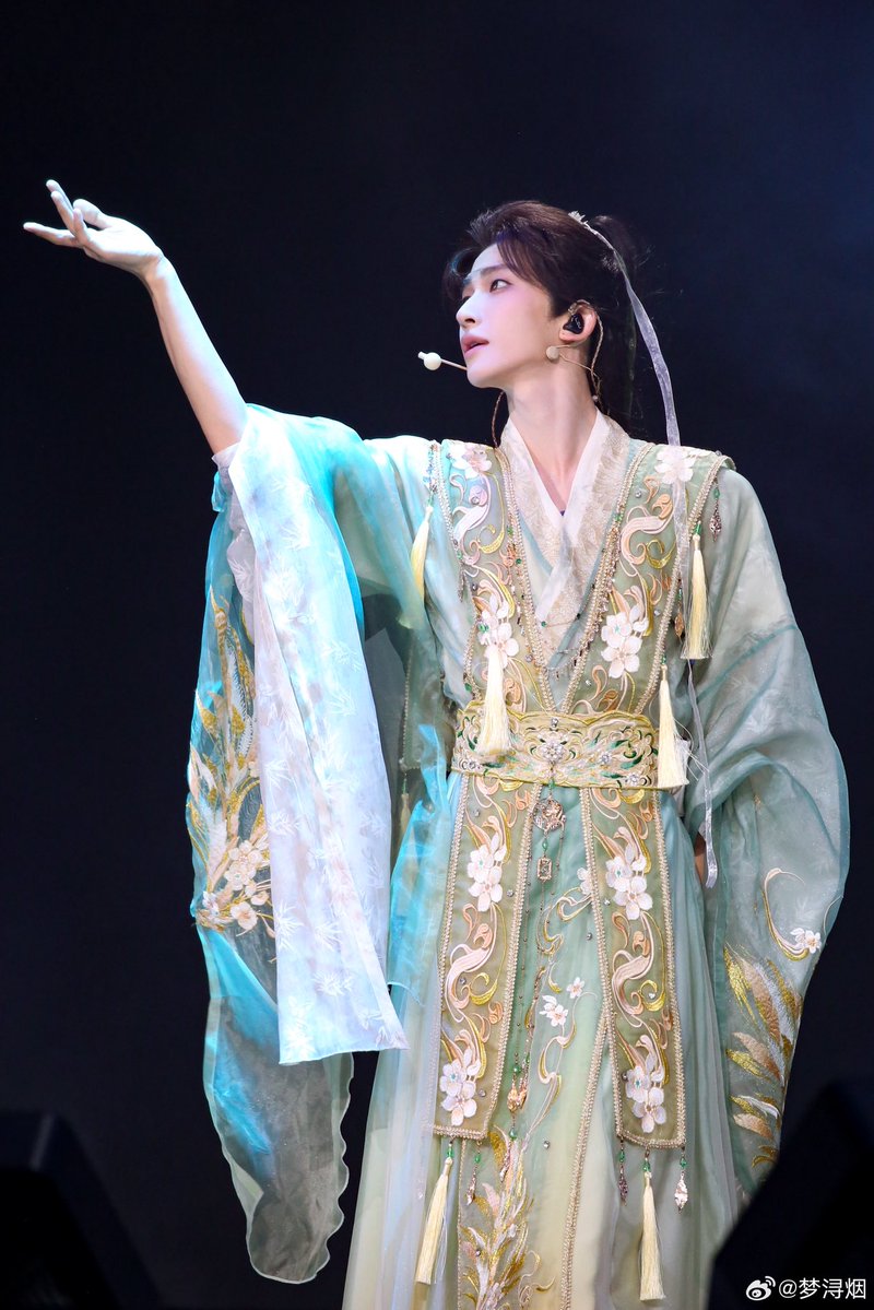 G_Charlie_Liuyu's tweet image. 20251108  公子只因见画~🍃
Cr.春入盏

#LiuYu #刘宇 #リュウユ
#리우위 #หลิวอวี่ #LưuVũ