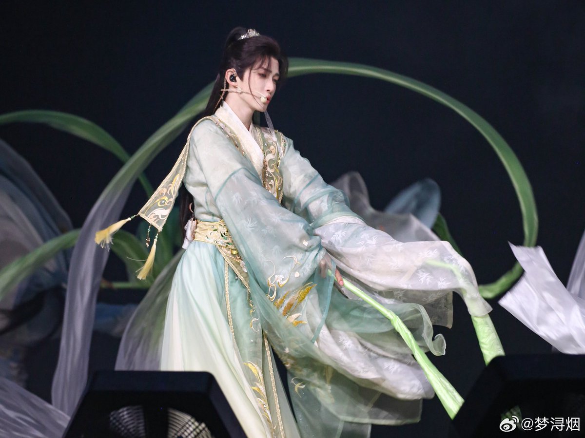 G_Charlie_Liuyu's tweet image. 20251108  公子只因见画~🍃
Cr.春入盏

#LiuYu #刘宇 #リュウユ
#리우위 #หลิวอวี่ #LưuVũ