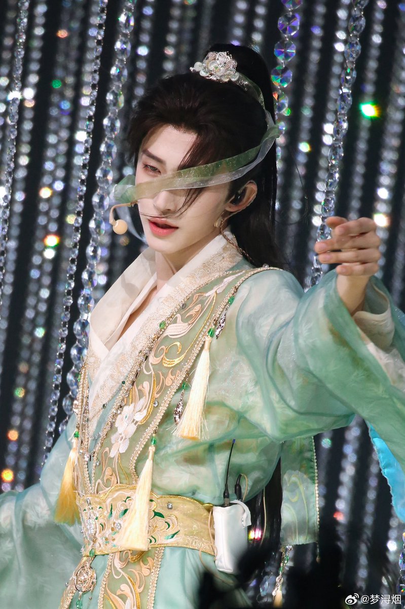 G_Charlie_Liuyu's tweet image. 20251108  公子只因见画~🍃
Cr.春入盏

#LiuYu #刘宇 #リュウユ
#리우위 #หลิวอวี่ #LưuVũ