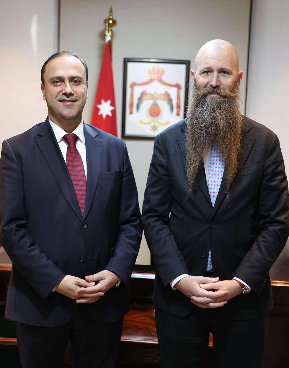 DrMohAlmomani's tweet image. سعدتُ بلقاء السفير الأمريكي 🇺🇸 المعيَّن لدى الأردن  🇯🇴، جيم هولتسنايدر، حيث دار نقاش حول تعزيز التعاون الثنائي الاتصالي والإعلامي ضمن إطار الشراكة الاستراتيجية على جميع الأصعدة وتوسيع آفاق العلاقات بما يخدم مصالح البلدين.

ركز النقاش على تبادل الخبرات لتعزيز القدرات الإعلامية…