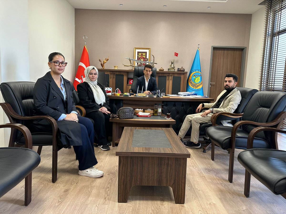 Kültür, Sanat ve Turizm Komisyonu olarak Onikişubat Orman İşletme Müdürü Bekir Somer ALTUNOK’u ziyaret ettik.
Bölgemizde zarar gören orman alanlarının yeniden ağaçlandırılması konusunda istişarelerde bulunduk.