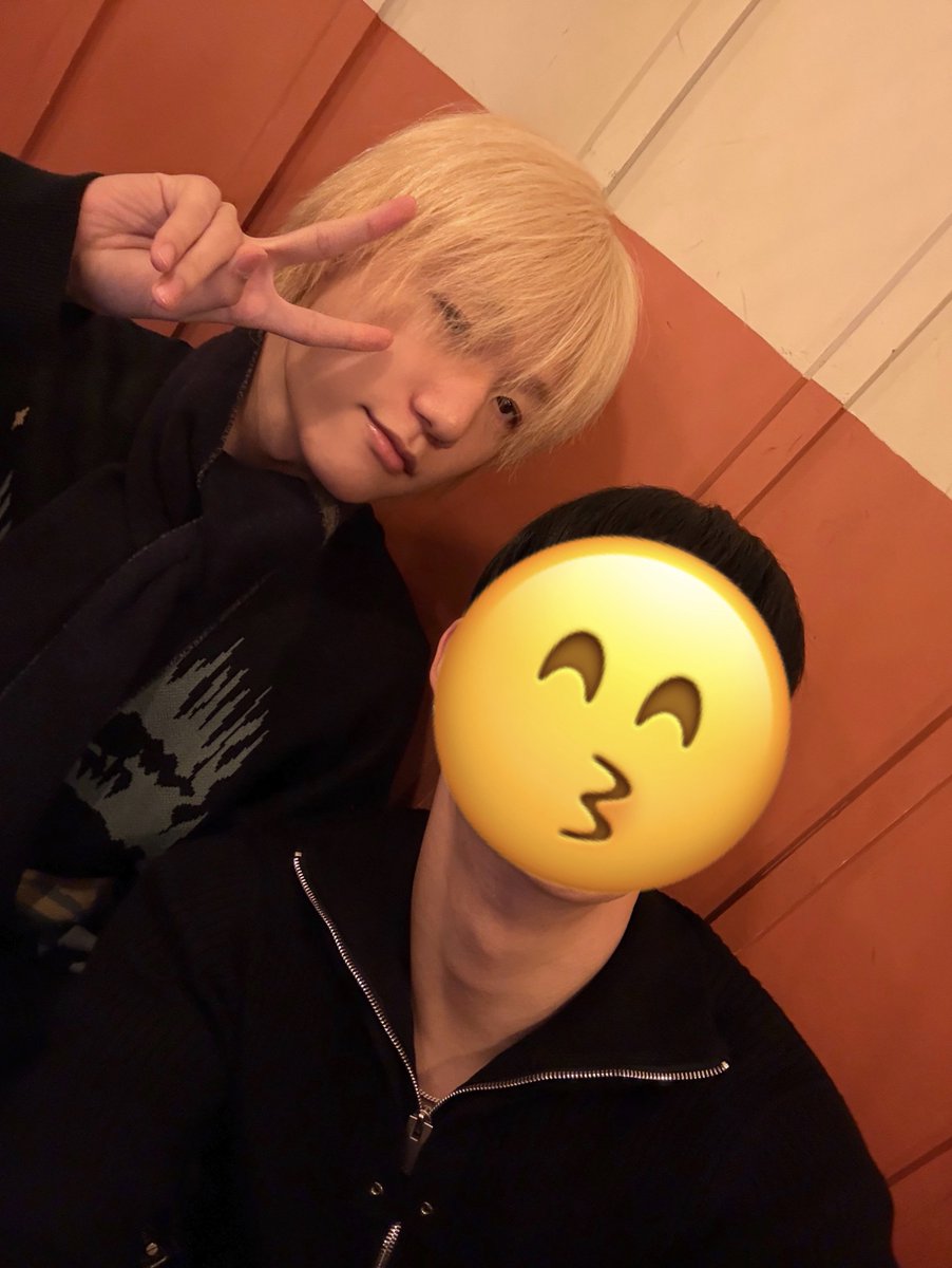 P1H_members's tweet image. 종섭아 생일축하해！
오늘 좋은 하루였으면 좋겠고 그리고 저번에
해골장식물 너무너무 고마워！！
너 밥 많이 안 먹는 것 같으니까 오늘 고기50kg먹어！ok?너는 할 수 있어
(ง ˙˘˙ )ว

#P1Harmony #SOUL
#HAPPY_JONGSEOB_DAY