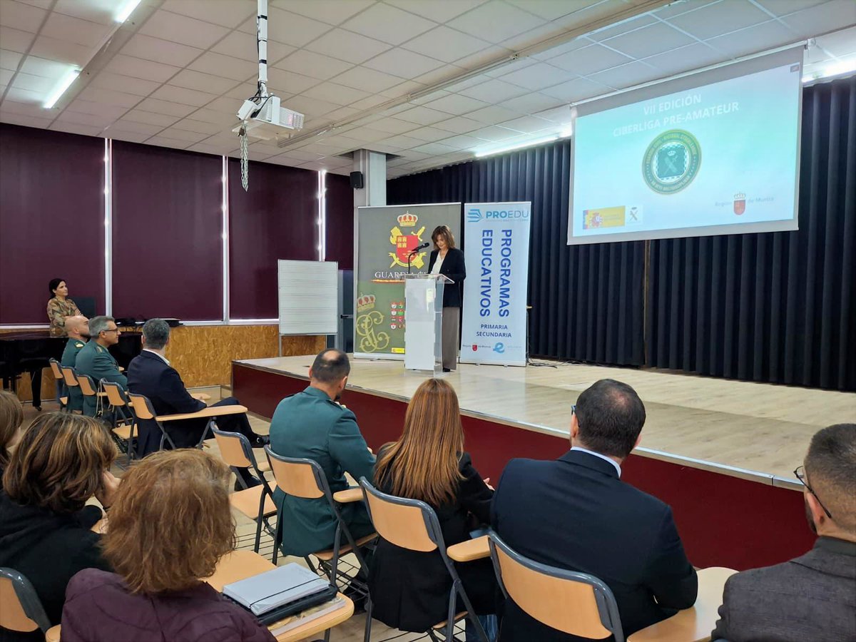 👨‍🎓Estudiantes de cuarto de ESO participarán en una competición nacional de ciberseguridad de la Guardia Civil.

👮‍♀️En colaboración con la Consejería de Educación, busca promover el uso seguro y responsable de las tecnologías entre el alumnado de Secundaria.

👩‍👧La secretaria