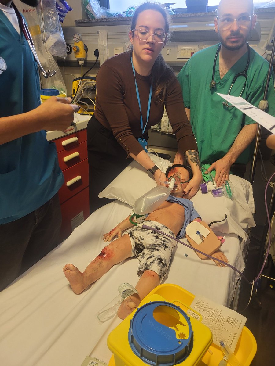 ShazCassidy's tweet image. What a start to the day  with an IPE Paeds Trauma Sim. Excellent management by all involved. Trauma call, Head Injury 🧠 Needle Decompression, stabilisation &amp;amp; preparation for transfer 💉🩺🫁🩻  #MUH #Simulation #teamworkmakesthedreamwork