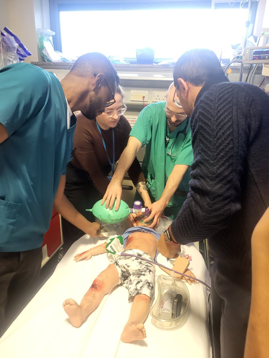 ShazCassidy's tweet image. What a start to the day  with an IPE Paeds Trauma Sim. Excellent management by all involved. Trauma call, Head Injury 🧠 Needle Decompression, stabilisation &amp;amp; preparation for transfer 💉🩺🫁🩻  #MUH #Simulation #teamworkmakesthedreamwork