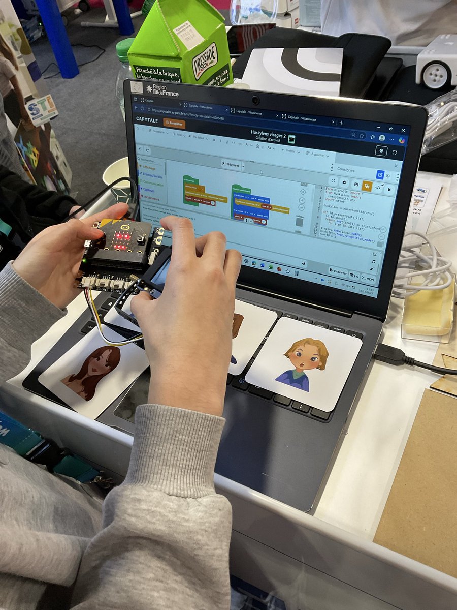 ATSVilgenis's tweet image. Nous sommes sur le stand @Easytis F7 du salon @educatechexpo 
Nous parlons du super robot @ThymioII . 
Des caméras #huskylens du projet #yeswecode de @Fond_CGenial 
De nos détecteurs de #co2 #AirQuality 
#maths #ia