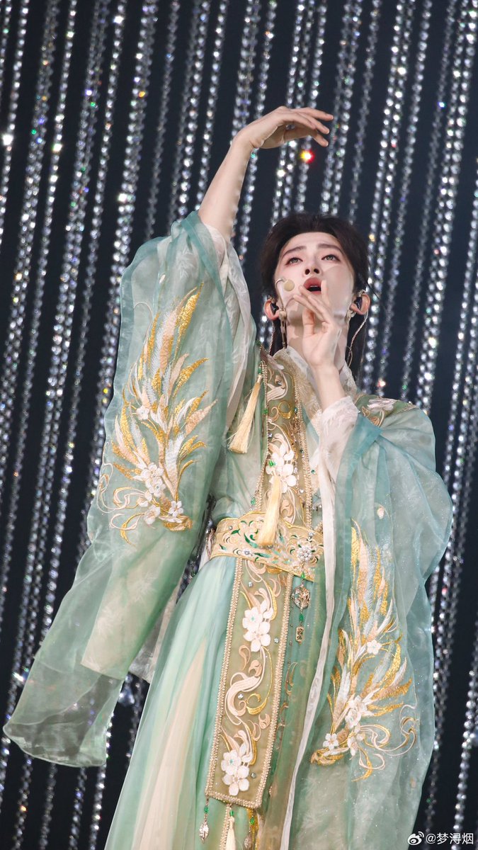 G_Charlie_Liuyu's tweet image. 20251108  公子只因见画~🍃
Cr.春入盏

#LiuYu #刘宇 #リュウユ
#리우위 #หลิวอวี่ #LưuVũ