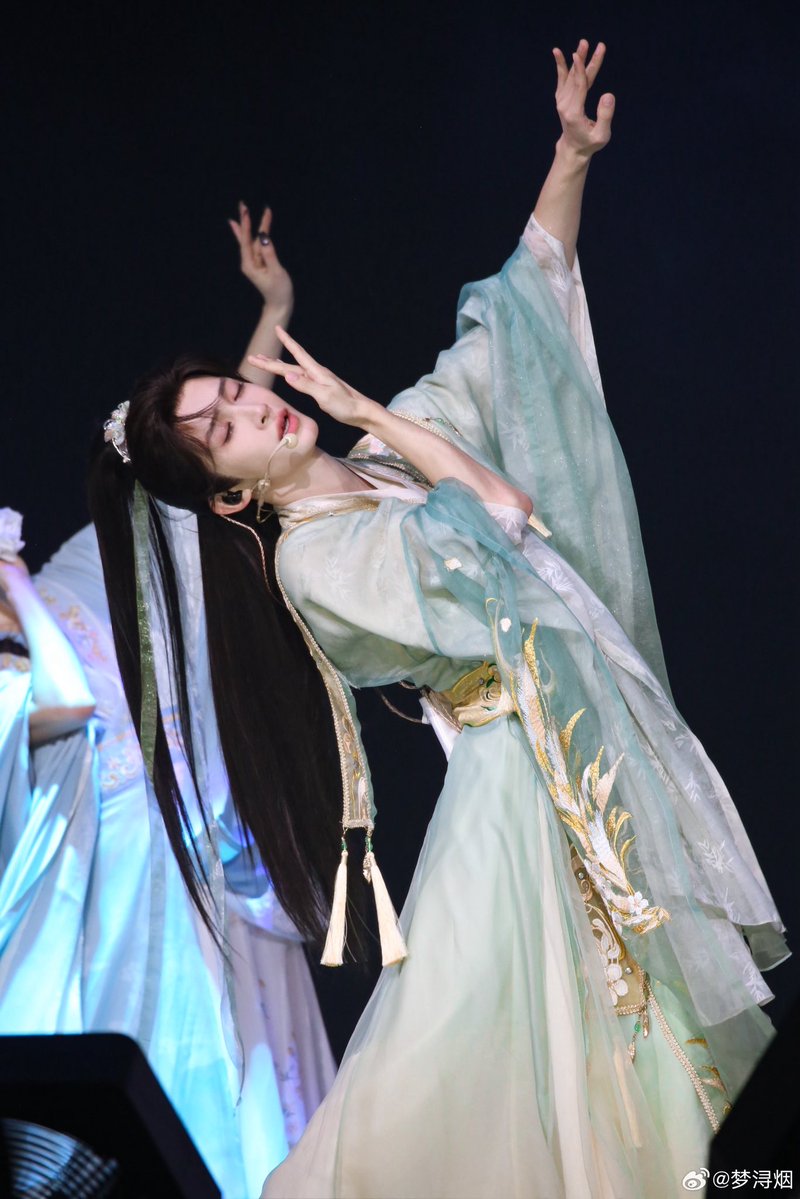 G_Charlie_Liuyu's tweet image. 20251108  公子只因见画~🍃
Cr.春入盏

#LiuYu #刘宇 #リュウユ
#리우위 #หลิวอวี่ #LưuVũ